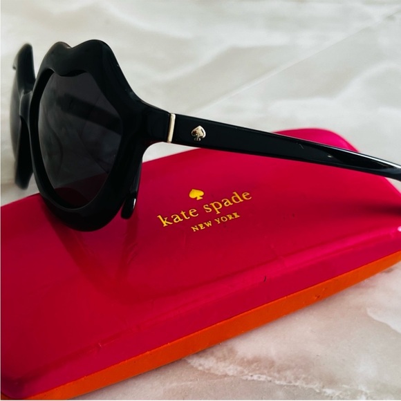 Kate Spade ♠️ Lips frame sunglasses - Picture 6 of 11